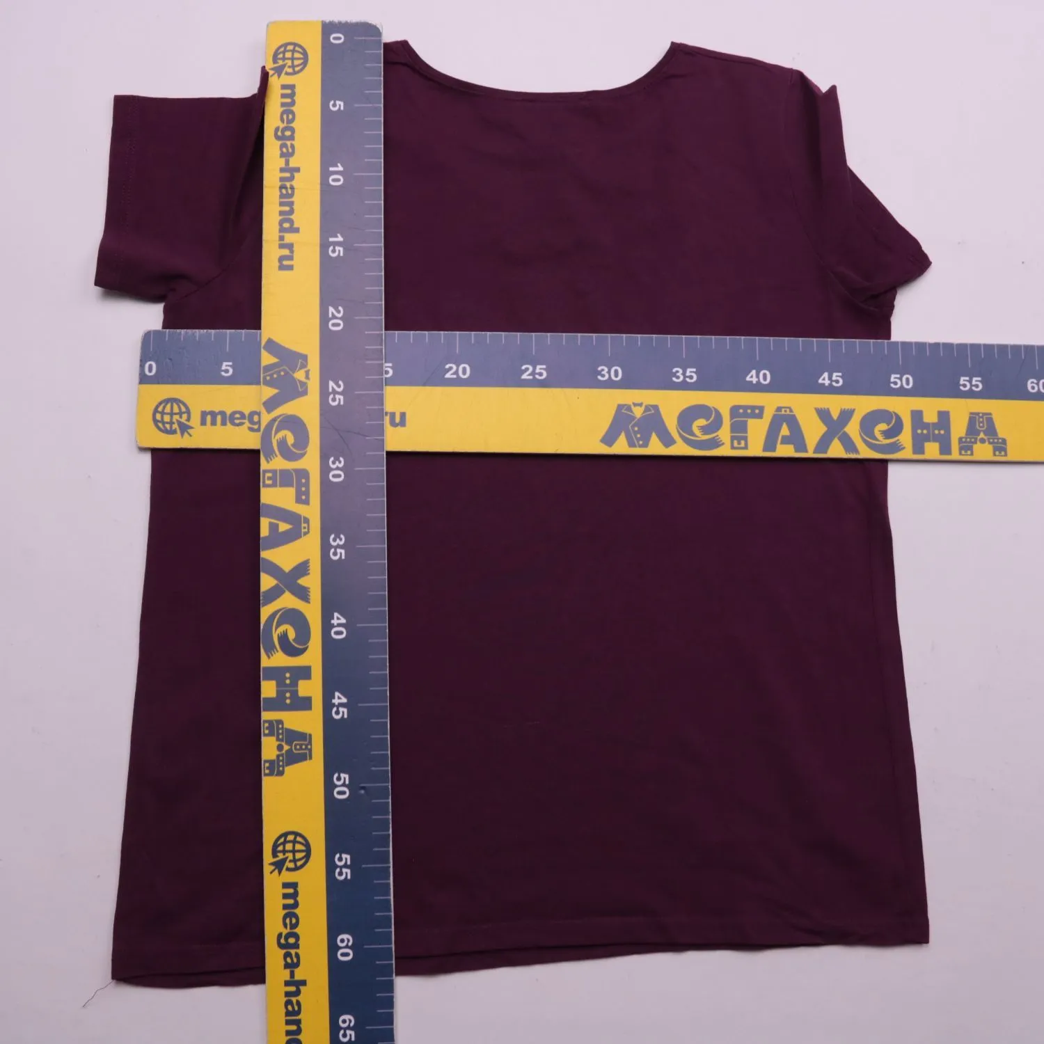 Бордовая женская футболка с блестящей надписью, размер 48 (L)